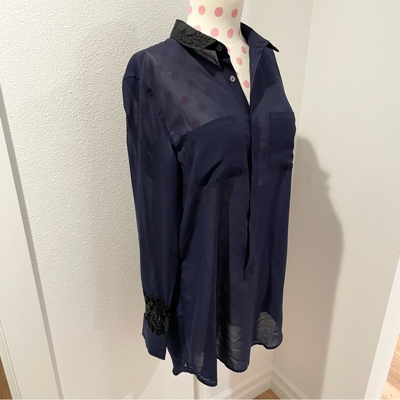 izzue sheer lace tunic blouse women’s medium navy blue black button up - Picture 2 of 8
